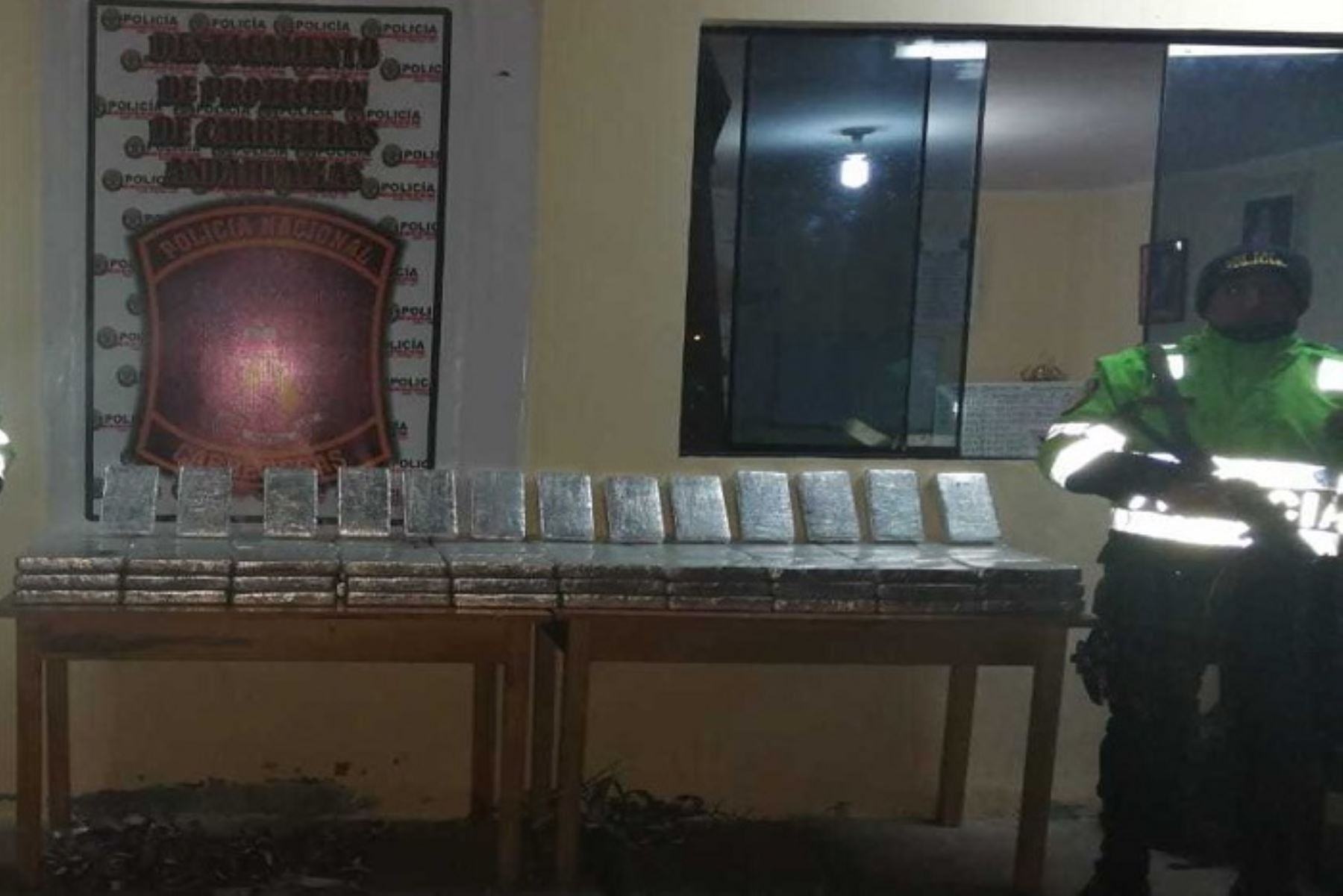 Policía incauta 133 kilos de cocaína en ruta Ayacucho-Cusco