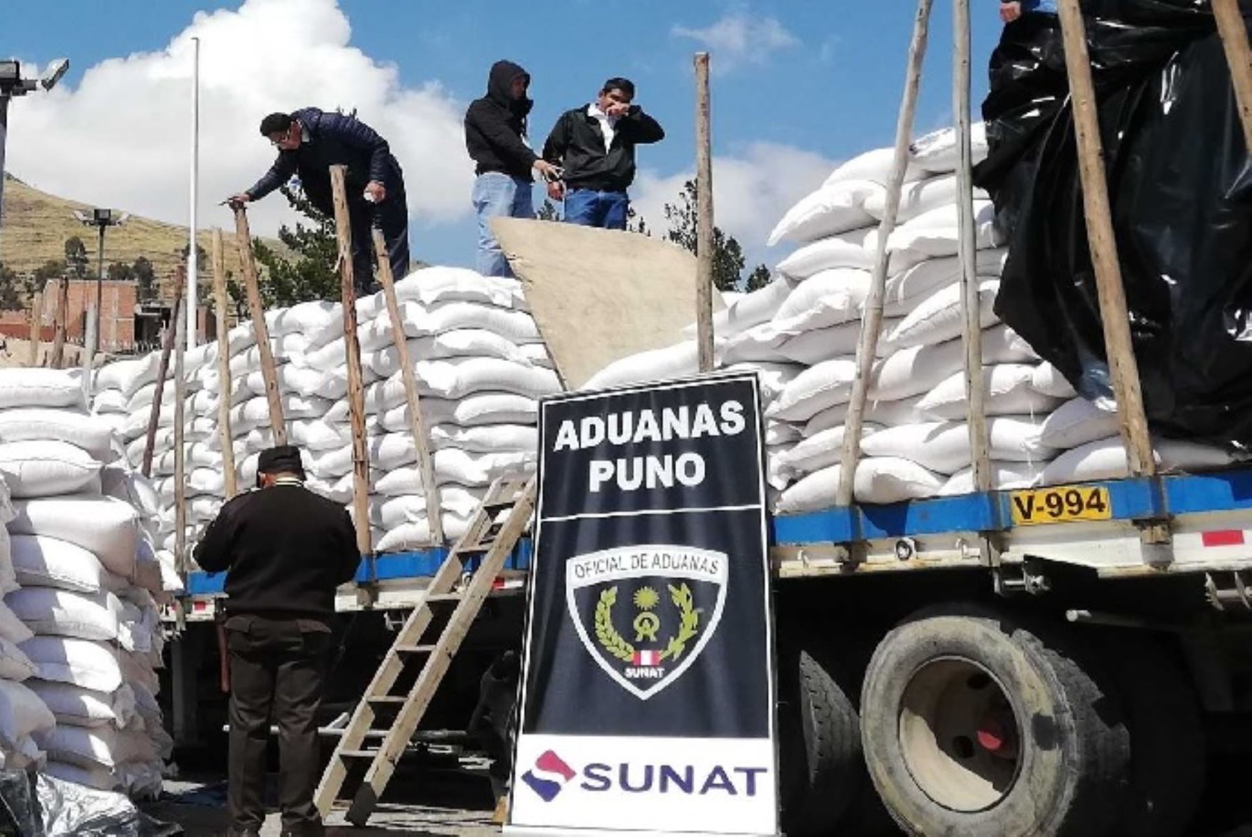 Sunat interviene en Puno más de 100 toneladas de mercancía ilegal