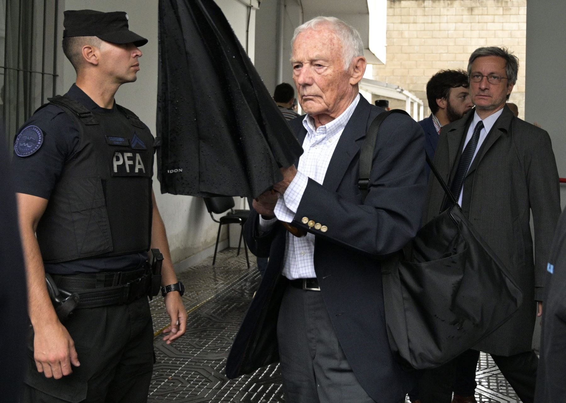 Condenan a prisión a exdirectivos de Ford por complicidad con dictadura argentina