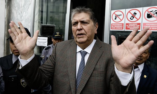 Alan García ya abandonó residencia de embajador de Uruguay