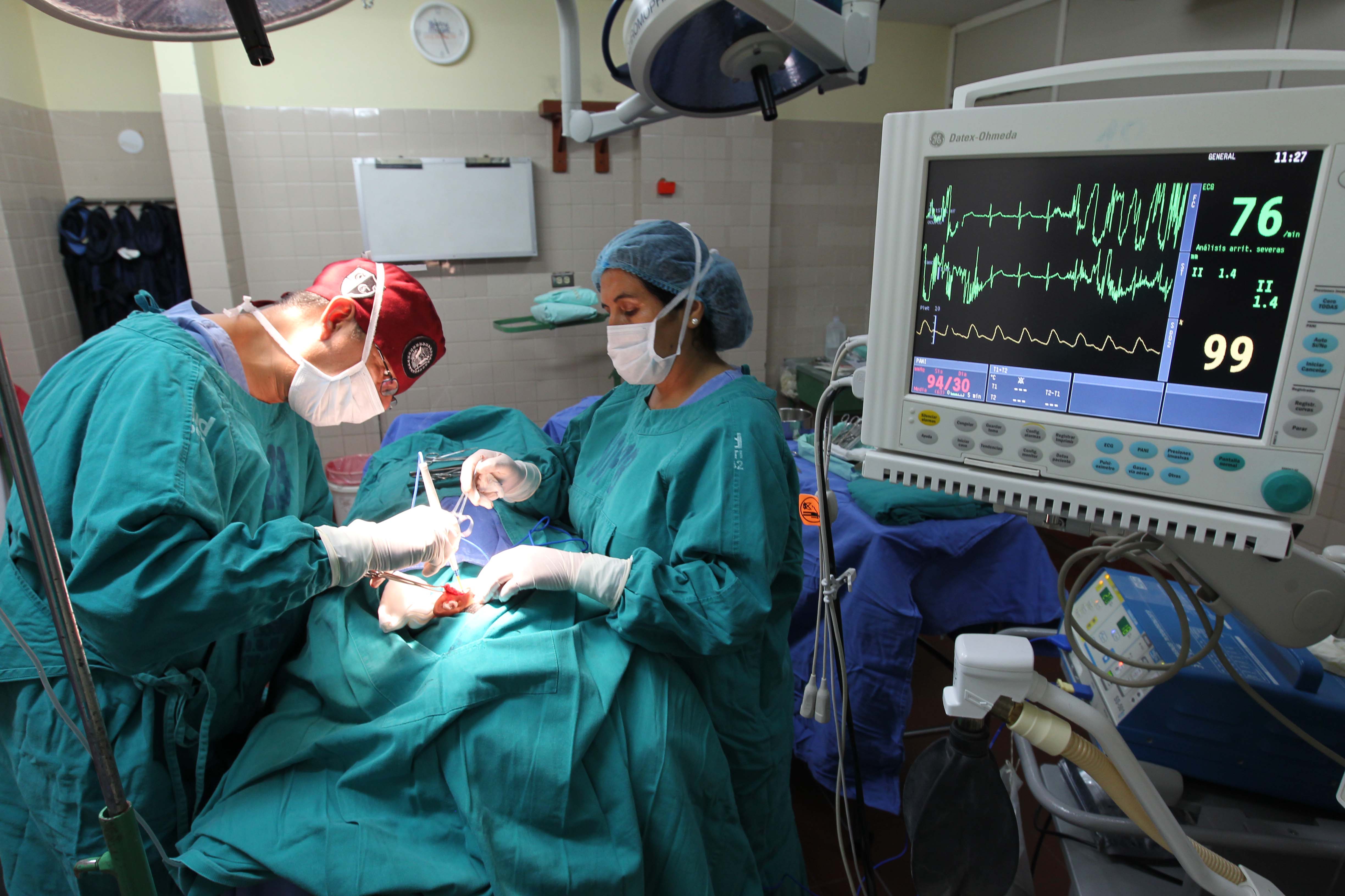 Hospitales de EsSalud realizaron 370 mil operaciones durante 2018
