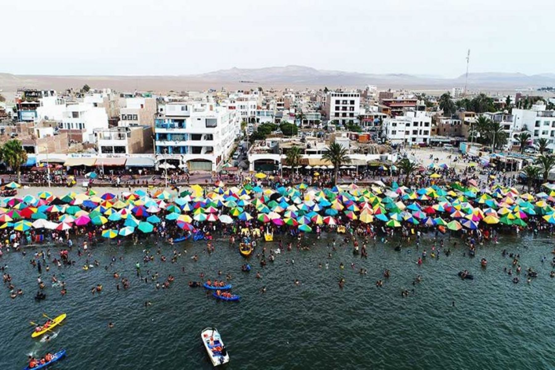 Más de 50,000 visitantes recibirán 2019 en playas de Paracas