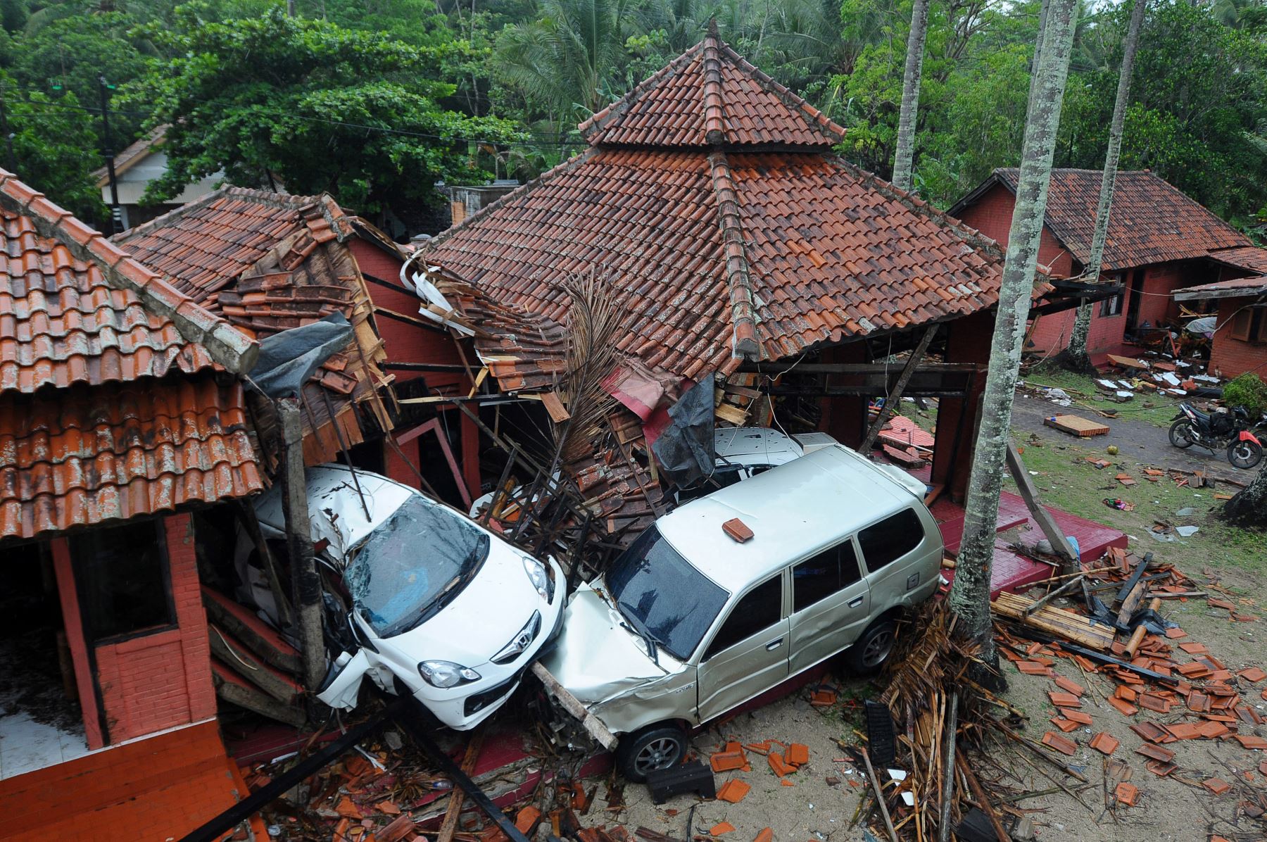 El tsunami en Indonesia causa 373 muertos, 1.459 heridos y 128 desaparecidos