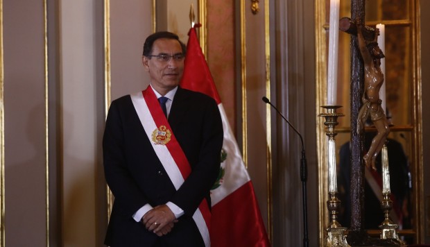 Martín Vizcarra tomo juramento de nuevos ministros de cultura, trabajo y comercio