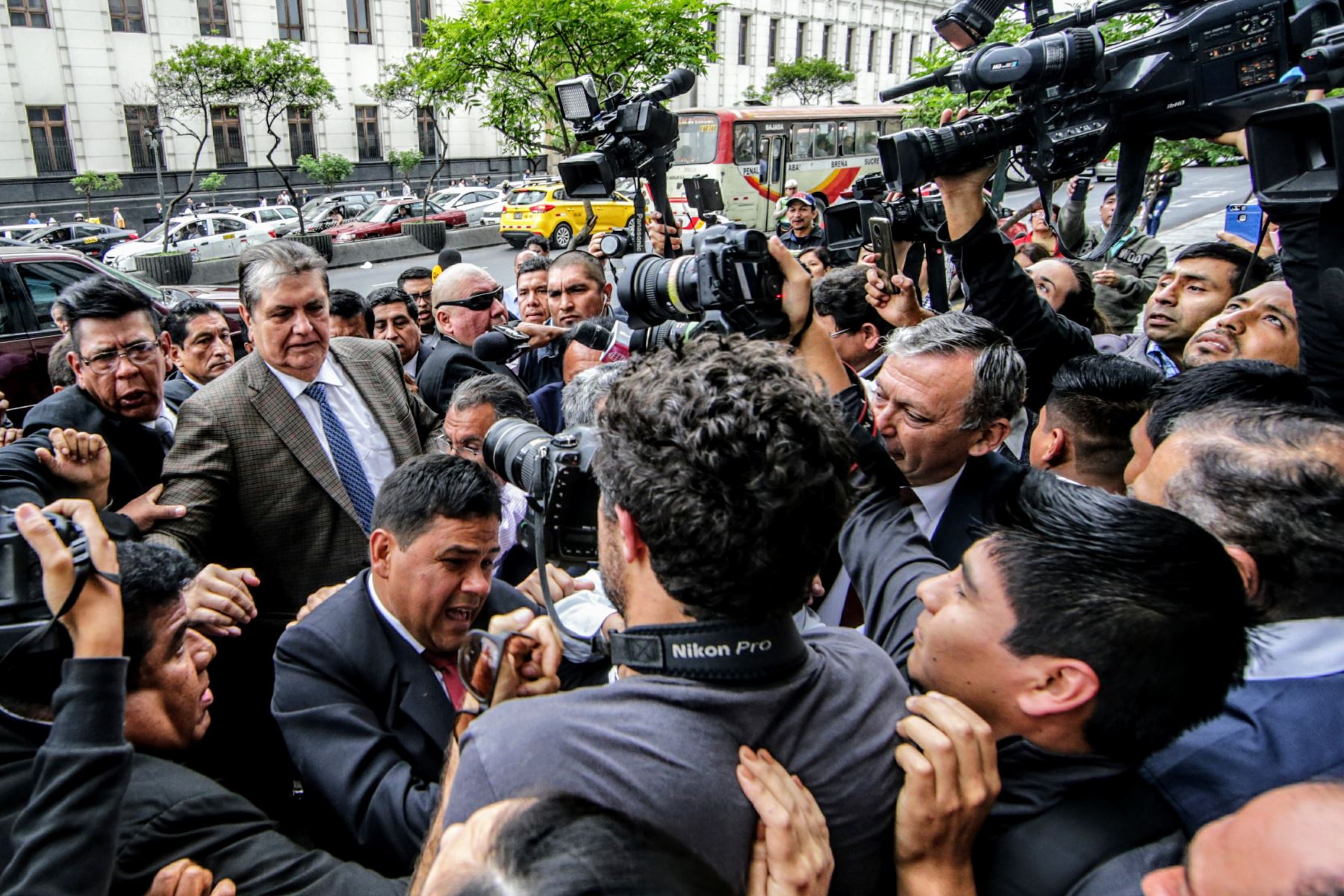 Alan Garcia acudió a Fiscalía como testigo por caso Metro de Lima