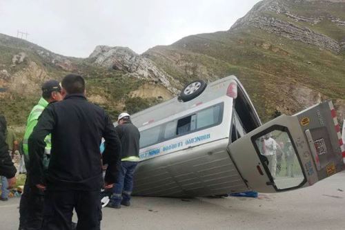 Despiste de miniván deja un muerto y siete heridos en la carretera Central