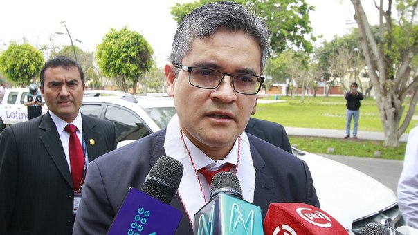 Pérez pide salida de  Chávarry de Fiscalía