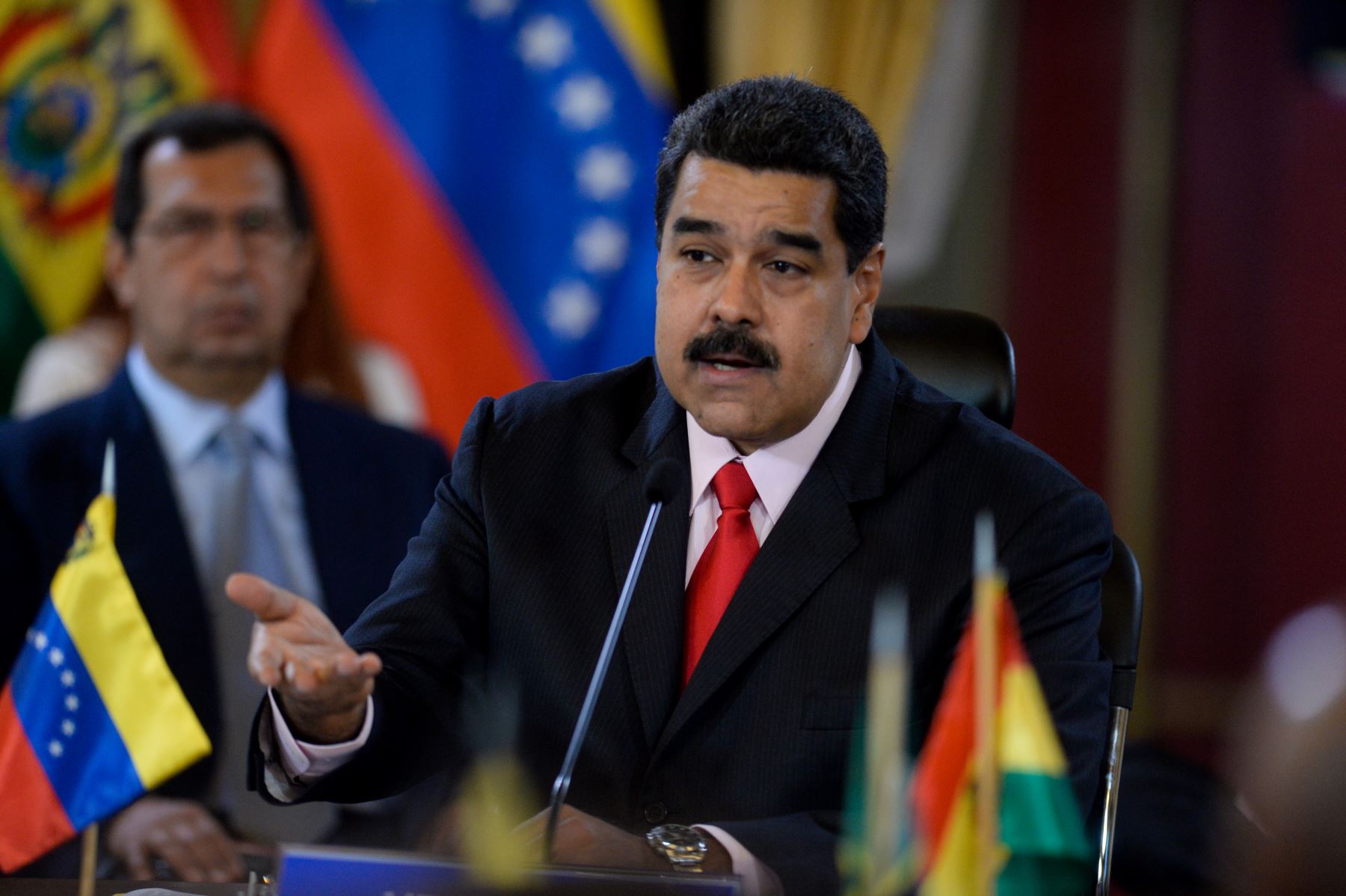 Maduro ordena expulsión de diplomáticos estadounidenses