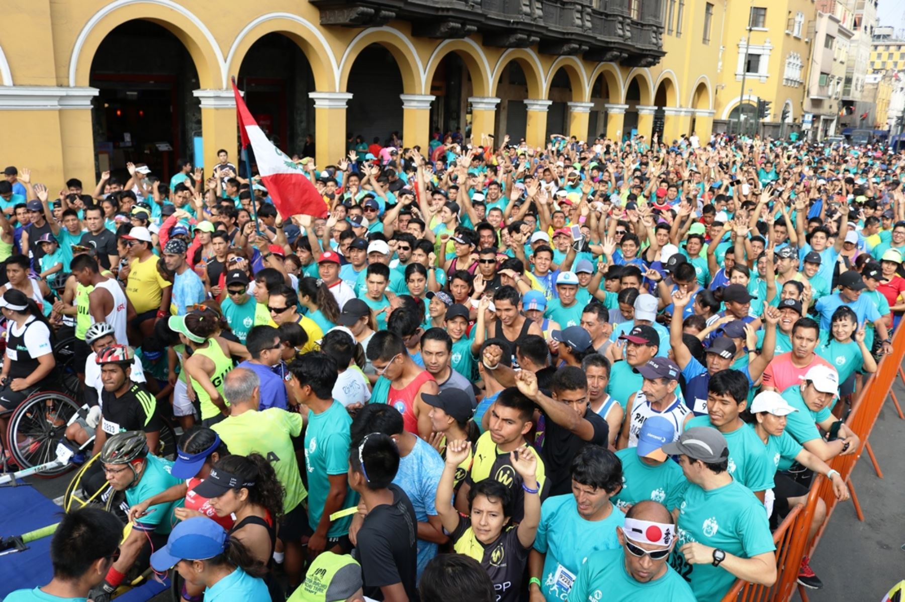 Cerca de 3 mil personas participaron en carrera de apoyo a damnificados de SJL