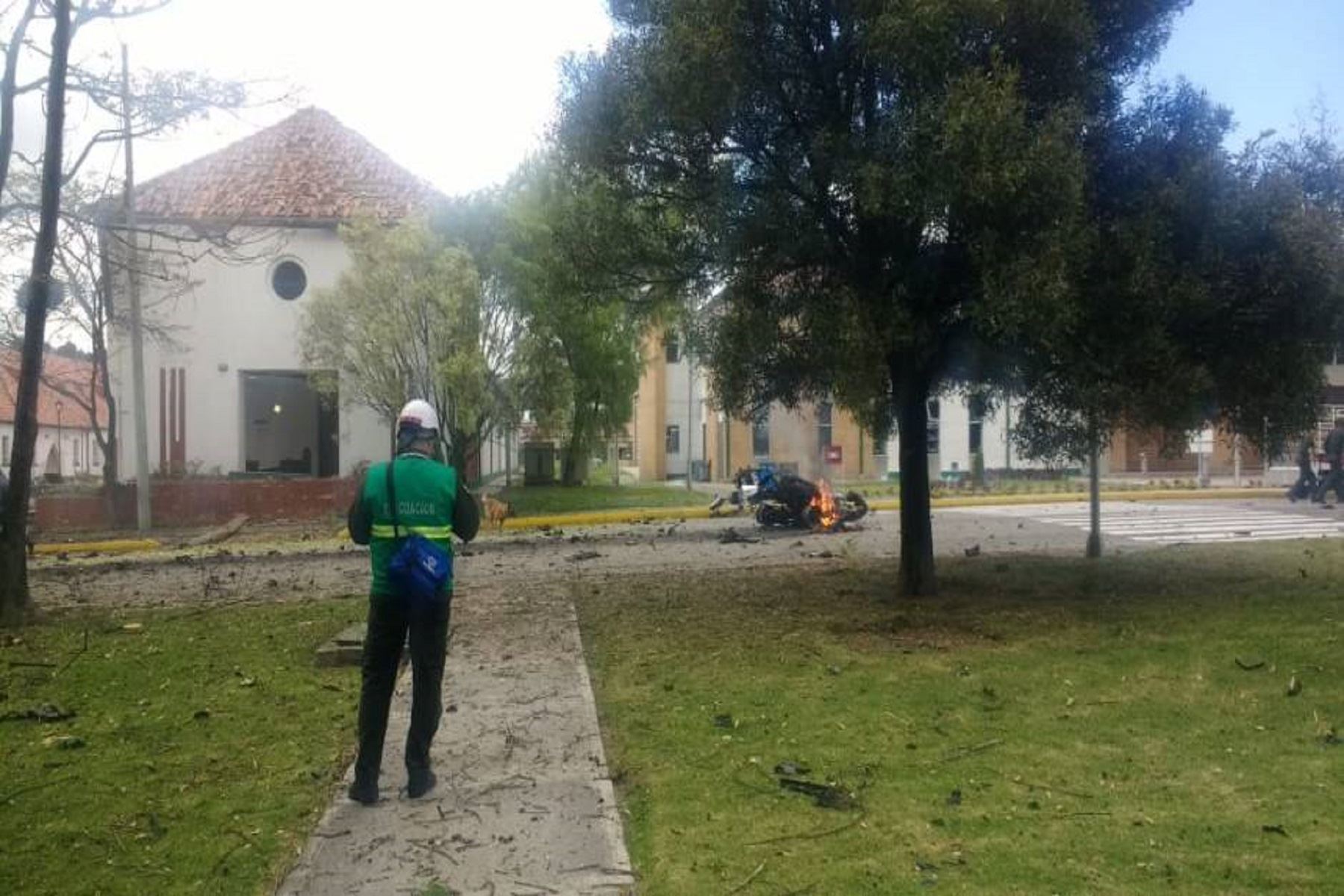 Al menos 5 personas muertas por coche bomba en Escuela de la Policía en