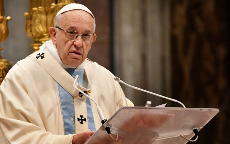 Papa promete que la Iglesia combatirá la pederastia, «uno de los más viles crímenes»