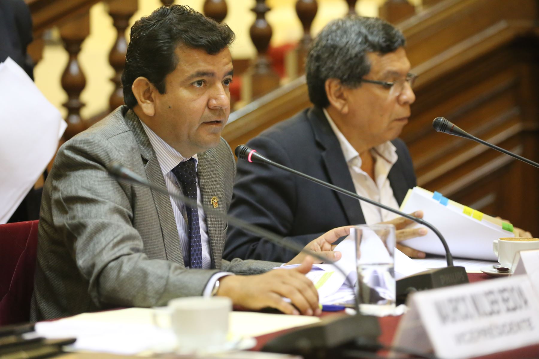 Congreso pública resolución que suspende por 120 a legislador Luis López