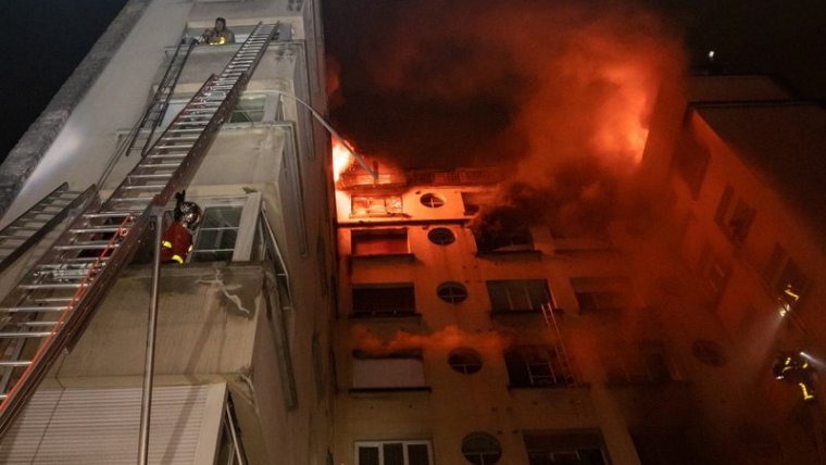 Francia: 10 muertos y 37 heridos dejó un incendio en un edificio en París