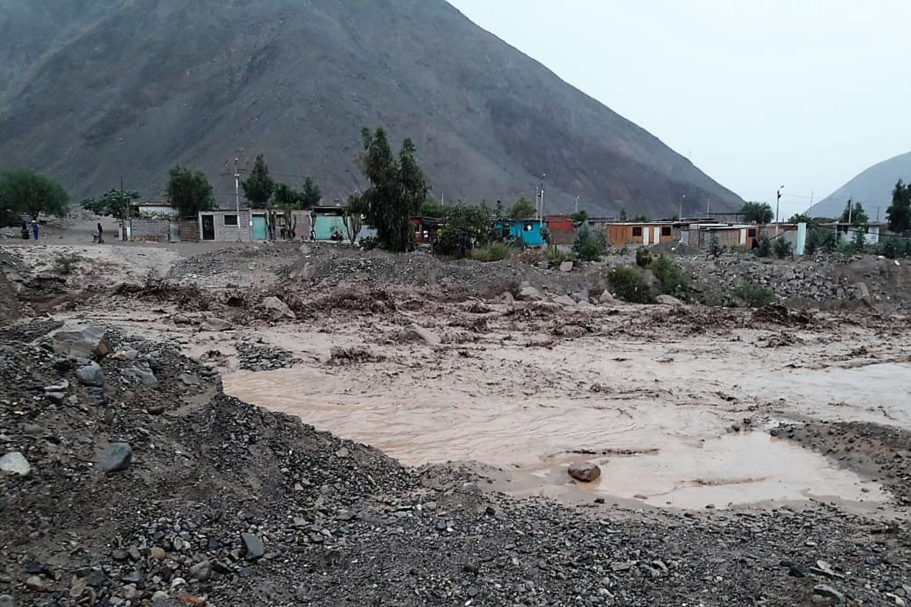 Huaicos en Huarochirí dejó incomunicada a la zona