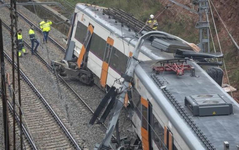 España: accidente ferroviario deja un muerto y 95 heridos en Barcelona