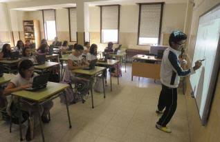 Retrasan apertura de colegios por cierre de Gamarra