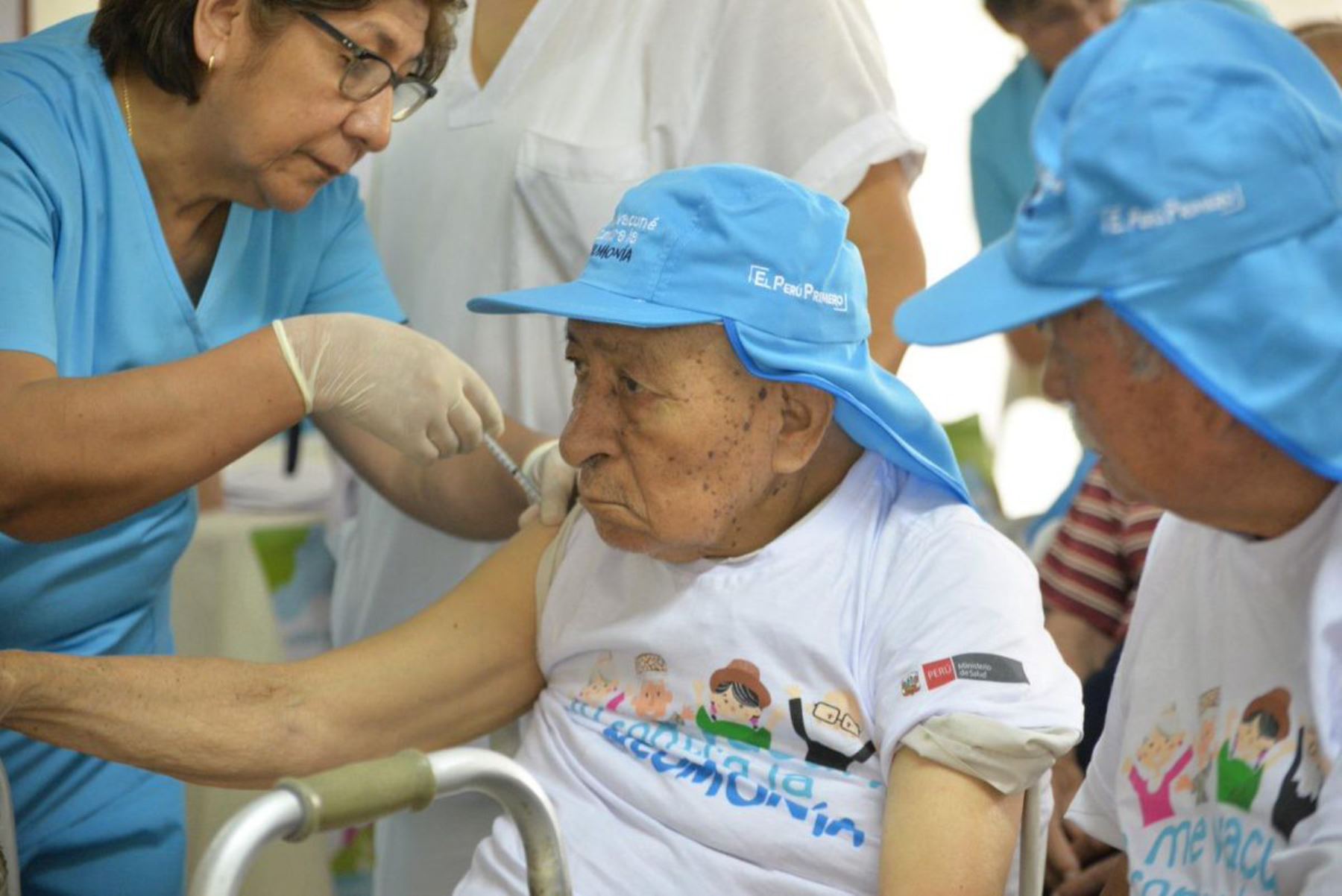 Ya suman más de 100,000 los adultos mayores inmunizados contra la neumonía