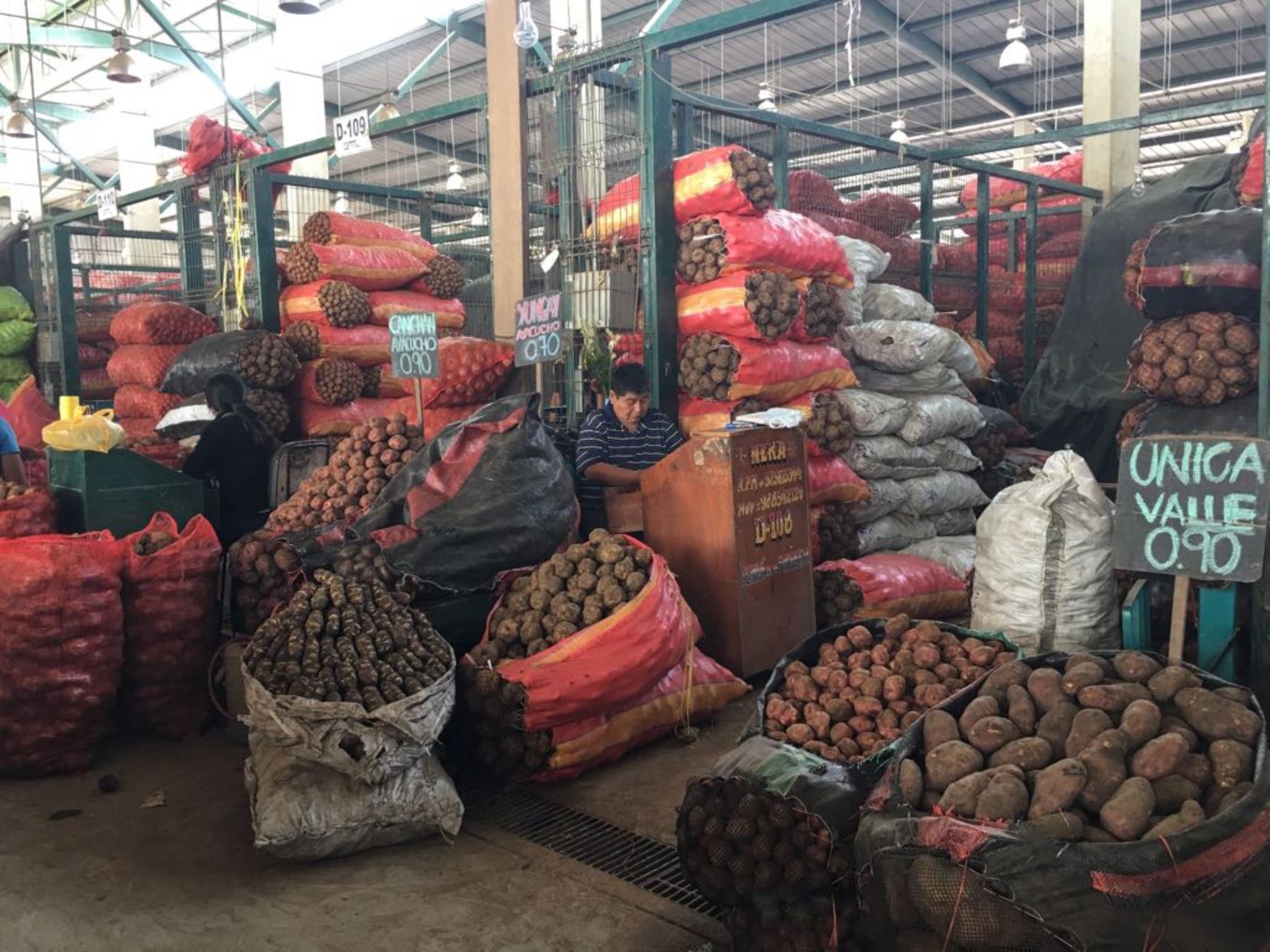 Hoy ingresaron 6,700 toneladas de alimentos a los mercados mayoristas de Lima