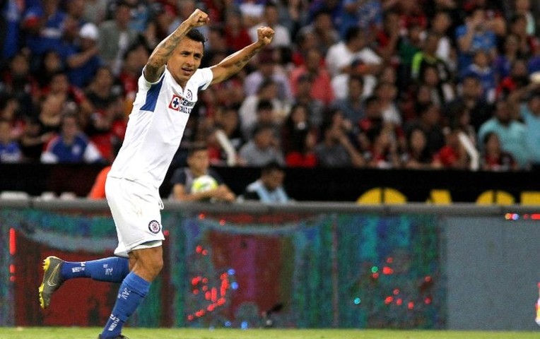 Yoshimar Yotún anotó golazo en la victoria de Cruz Azul
