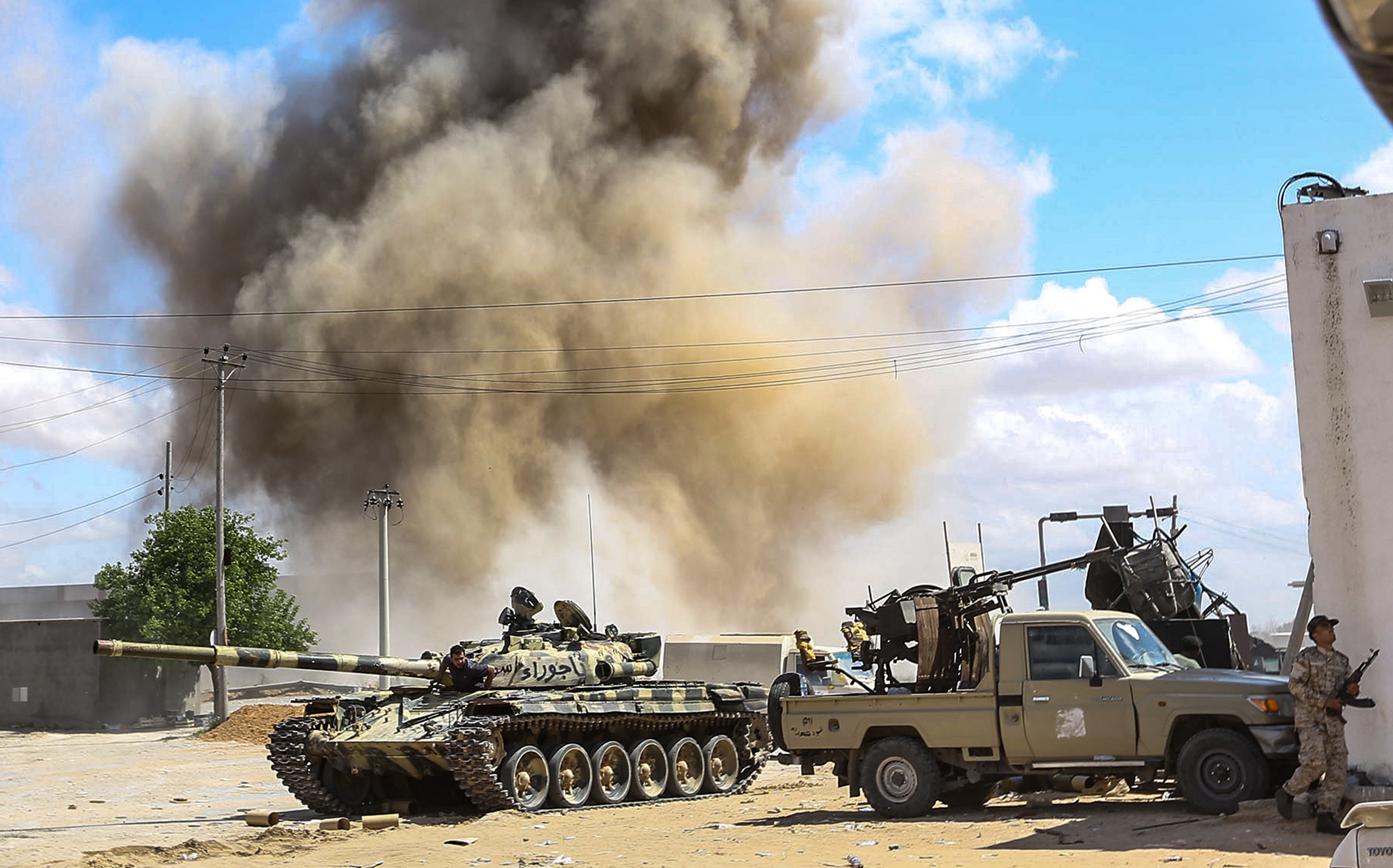 Combates en Libia dejan 121 muertos y más de 500 heridos