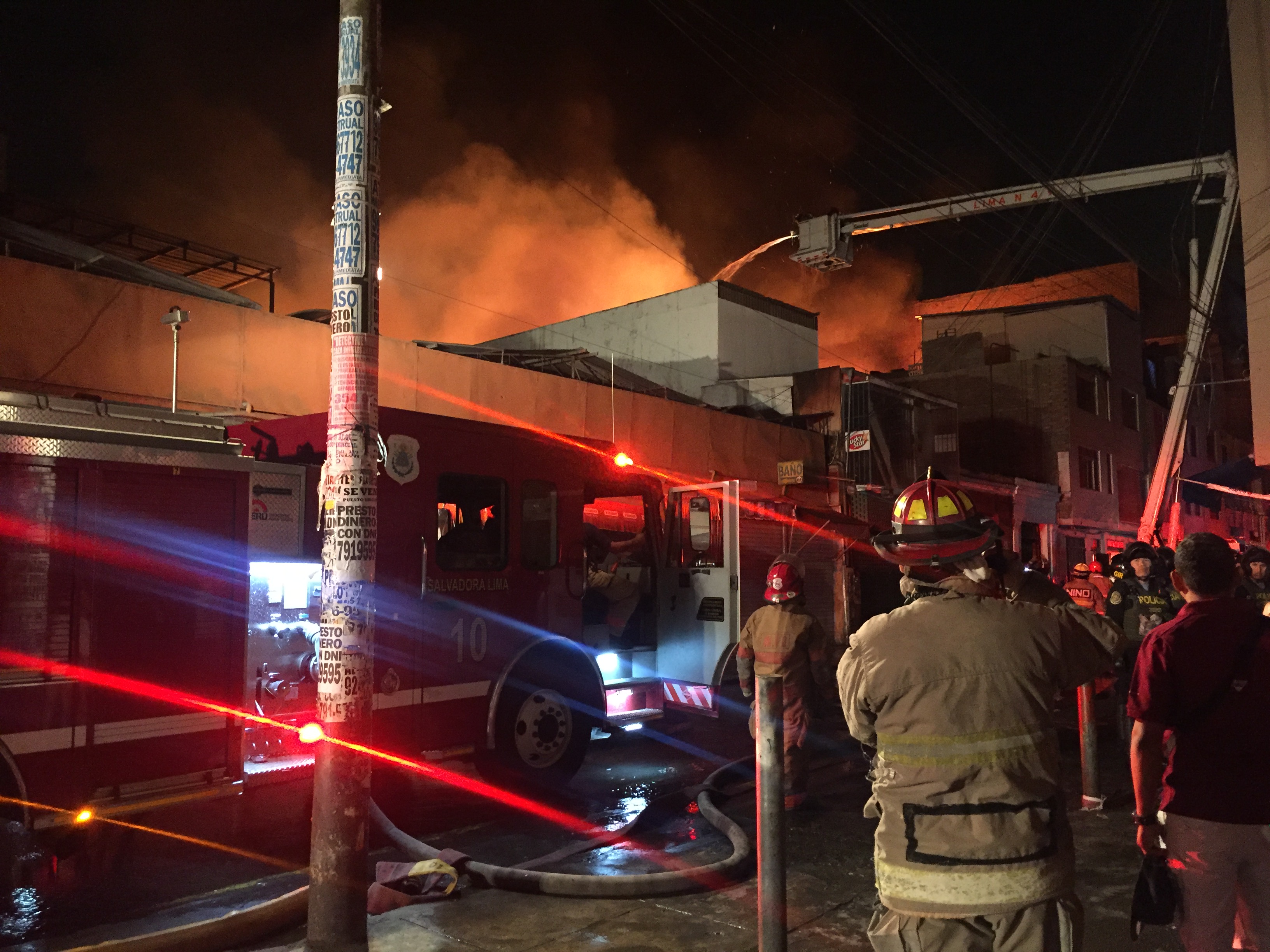Incendio y explosiones en Mesa Redonda