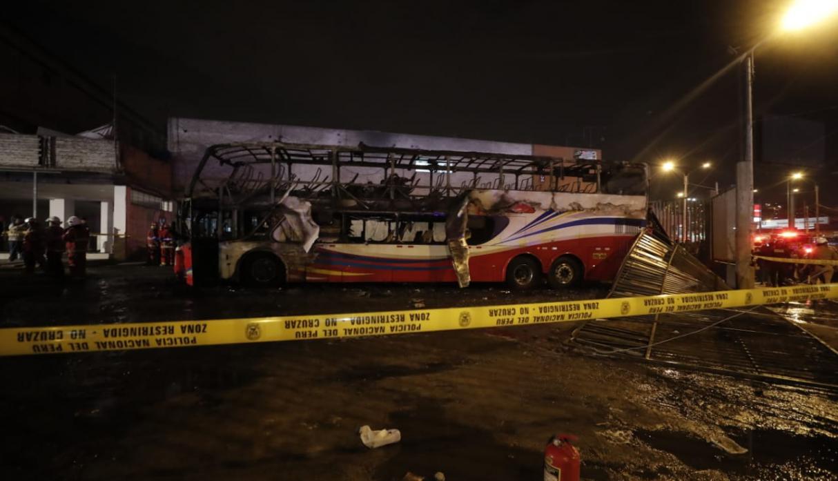 Más de 20 muertos y ocho heridos al incendiarse bus en terminal Fiori