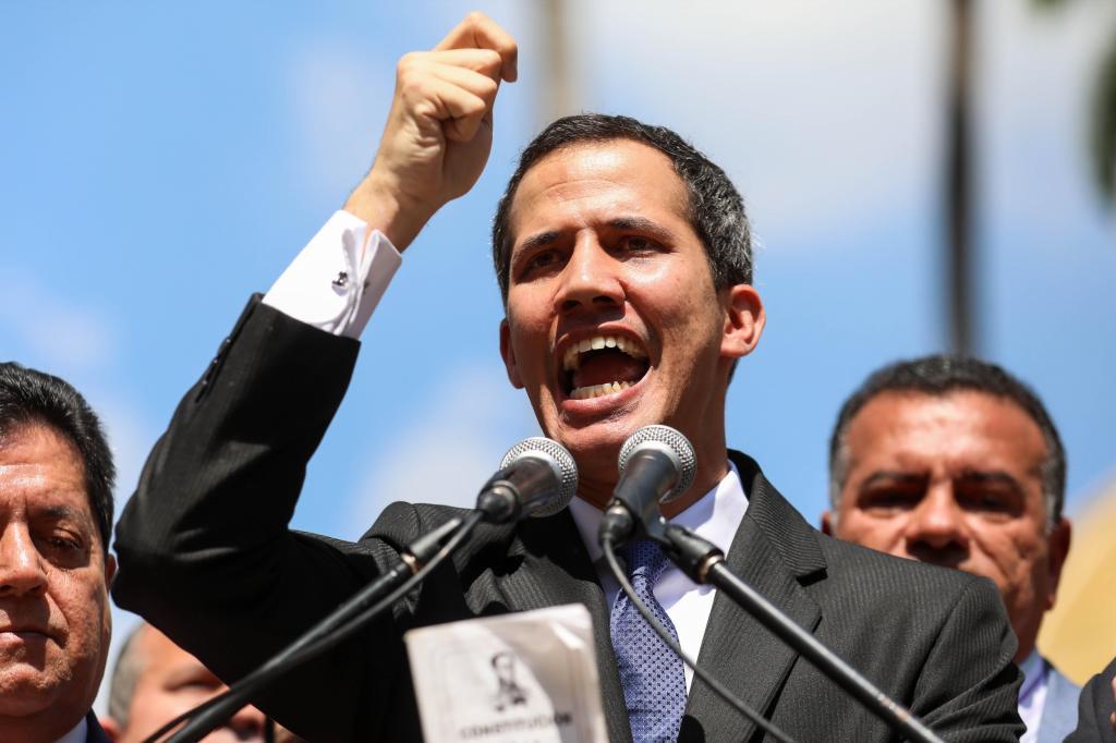 Guaidó advirtió que cortará entrega de petróleo a Cuba