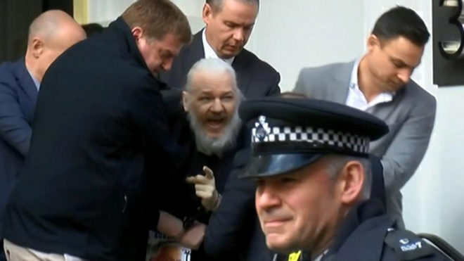 Wikileaks: Assange fue detenido por la Policía británica