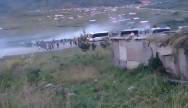 300 comuneros atacan con piedras y dejan 5 policías heridos en Pumamarca