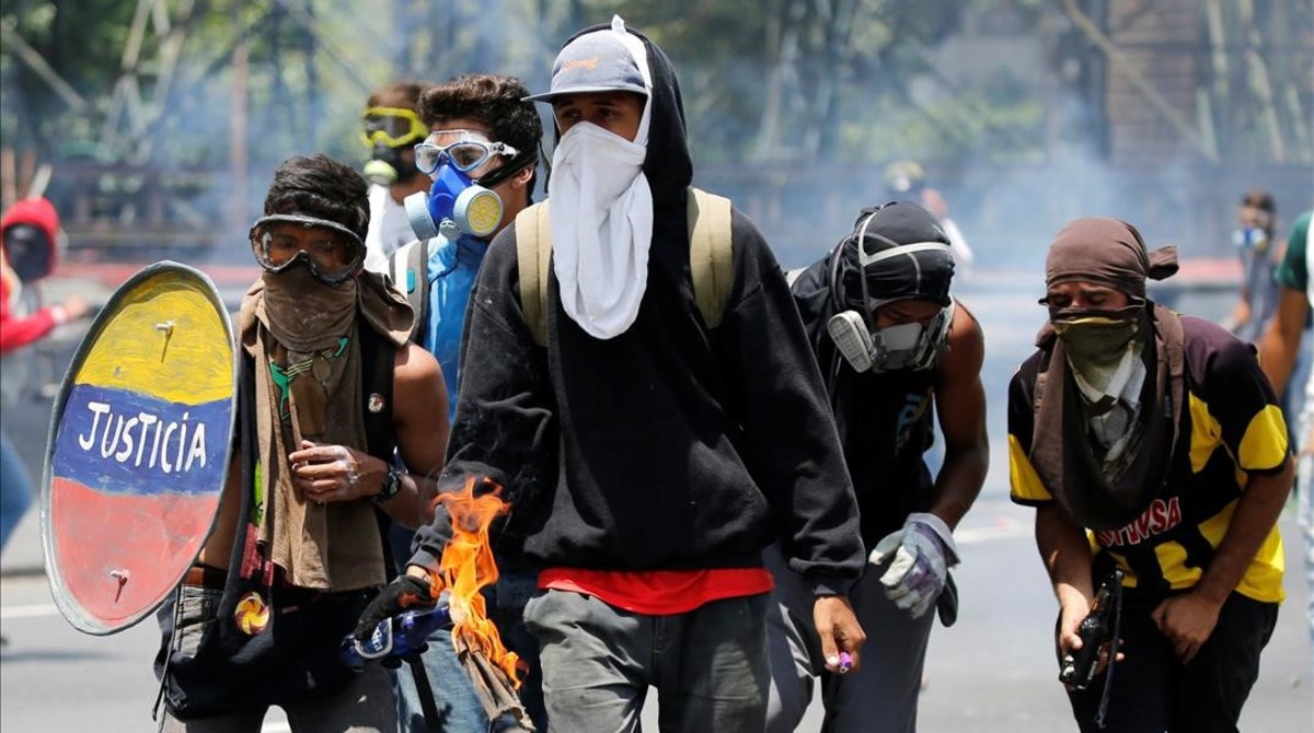 Maduro saca a los colectivos para  aplastar las protestas en Caracas