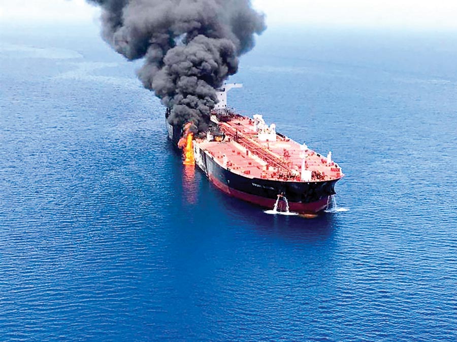 ataque a dos petroleros en el Golfo de Omán