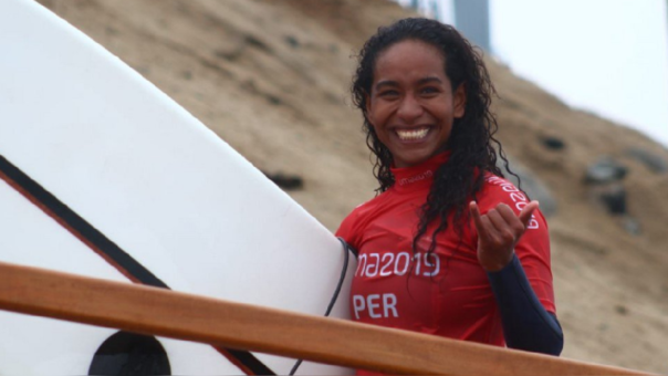 Reyes consigue  presea plateada  en surf Longboard