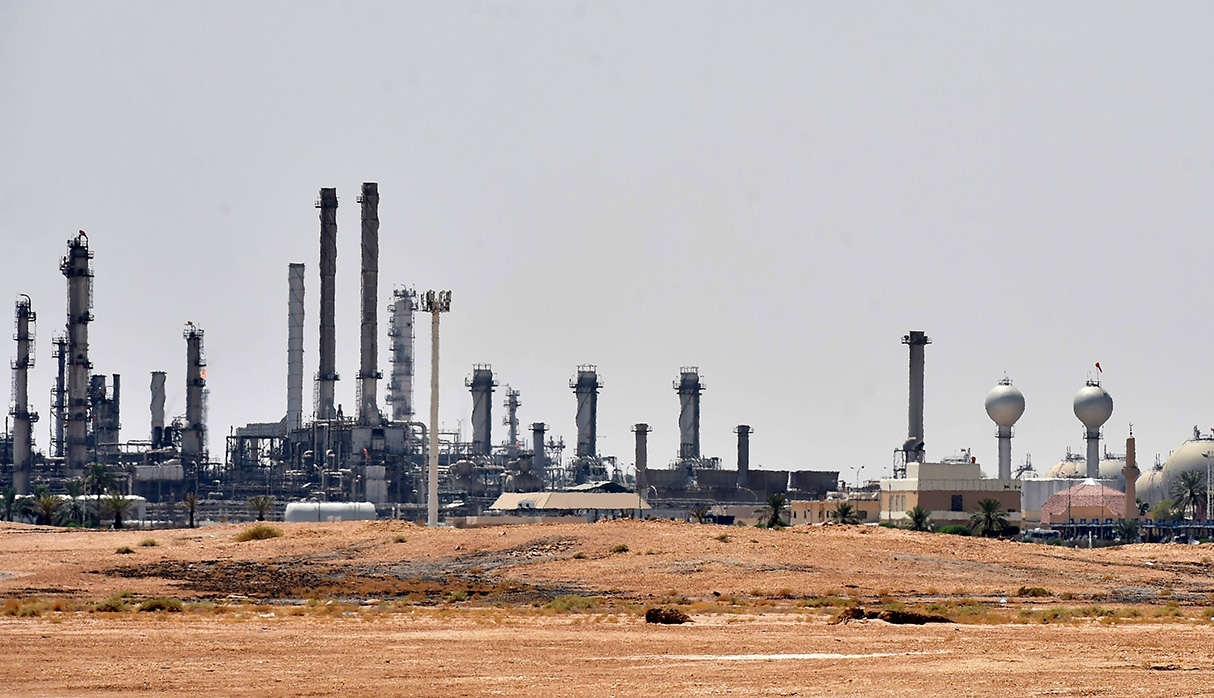 Rebeldes anuncia más ataques contra la refinería saudí Aramco