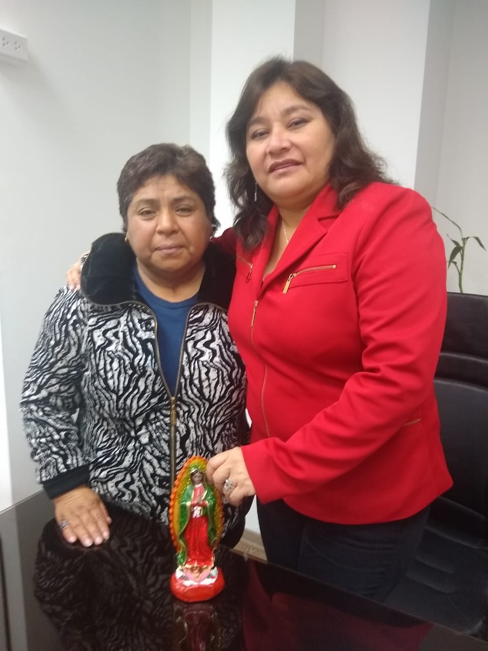 Congresista Sánchez se solidariza con vecina del Callao
