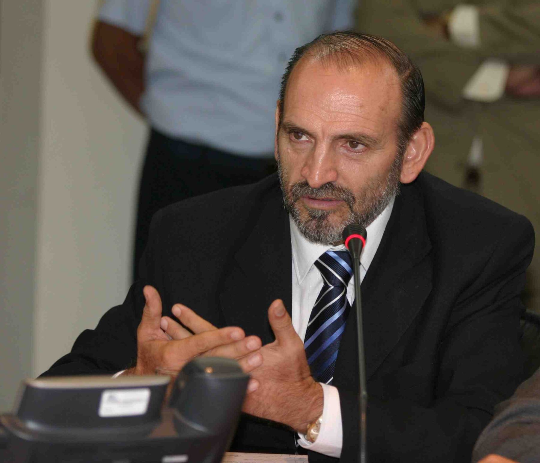 Suspenden militancia a expremier Yehude Simon
