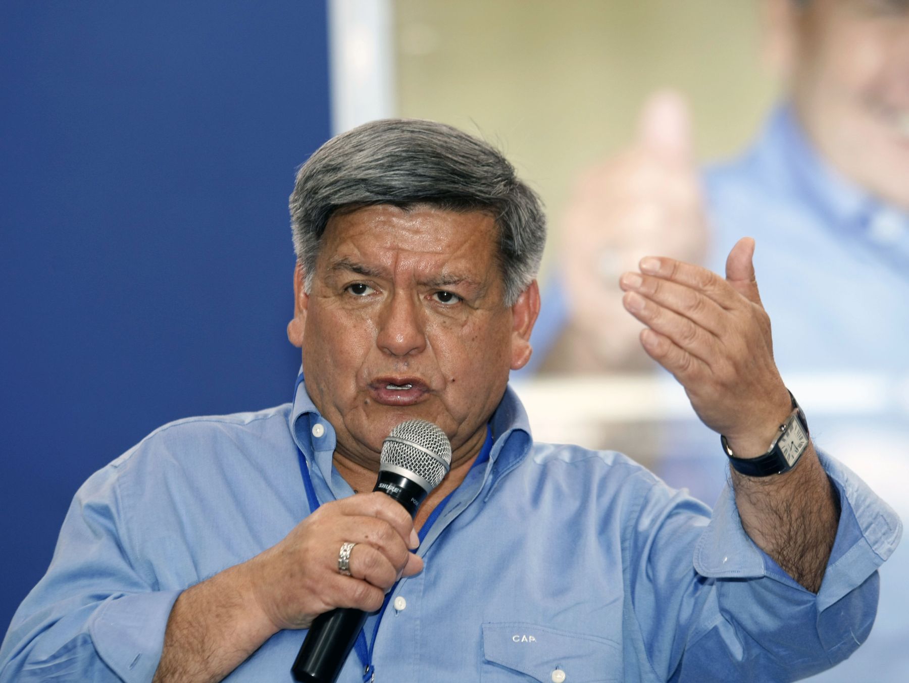 Acuña exige explicaciones a sus congresistas por apoyo a Araoz
