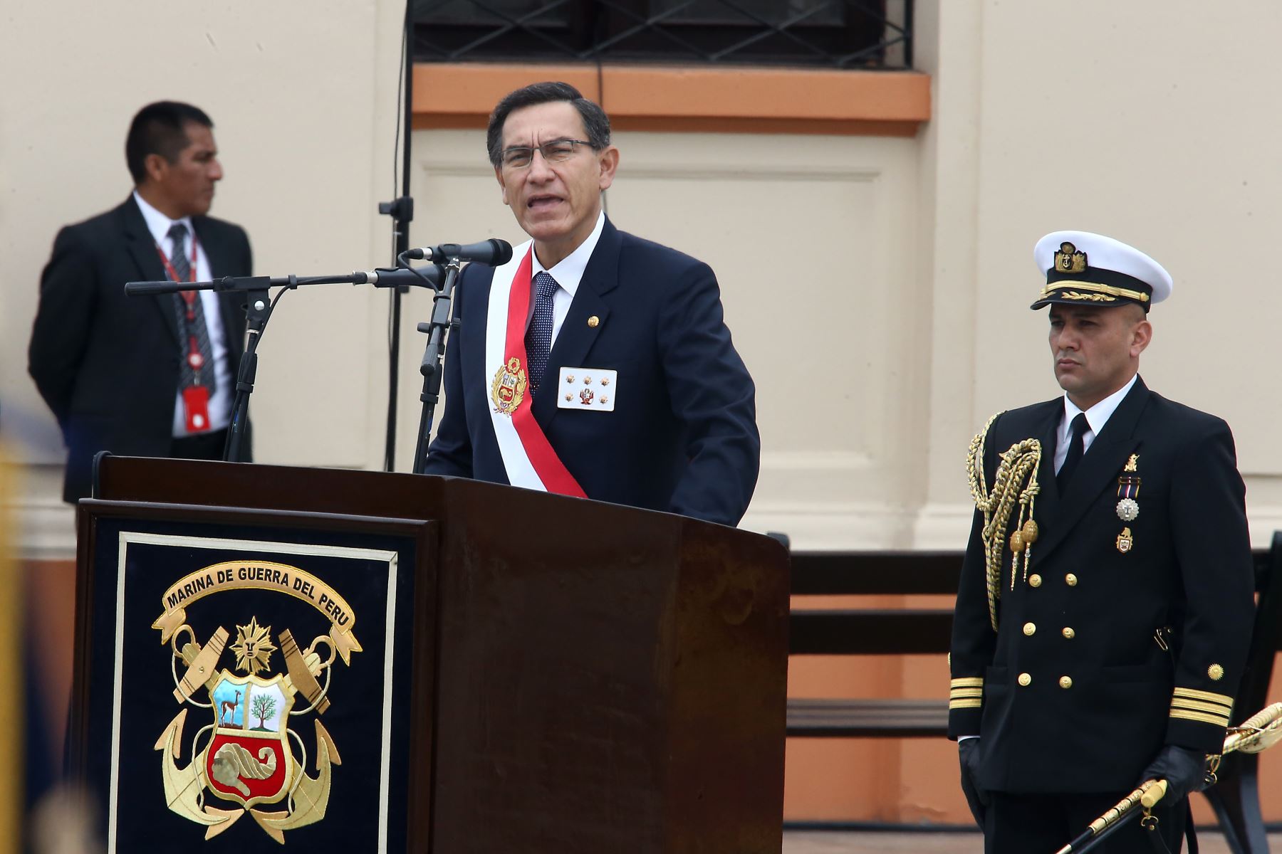 Martín Vizcarra brinda ceremonia en homenaje a Miguel Grau