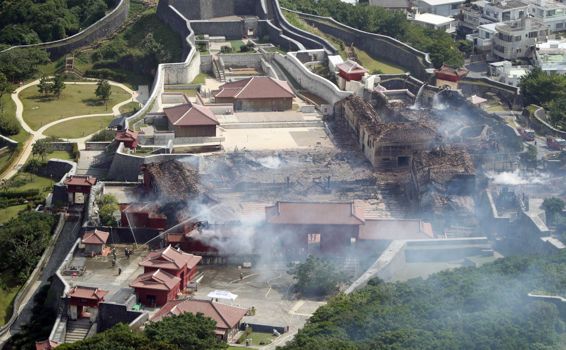 Incendio arrasó milenario Castillo Shuri en Japón