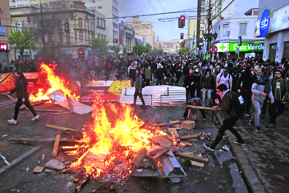 Chile: Sigue violencia, saqueos, y suben a 11 los muertos