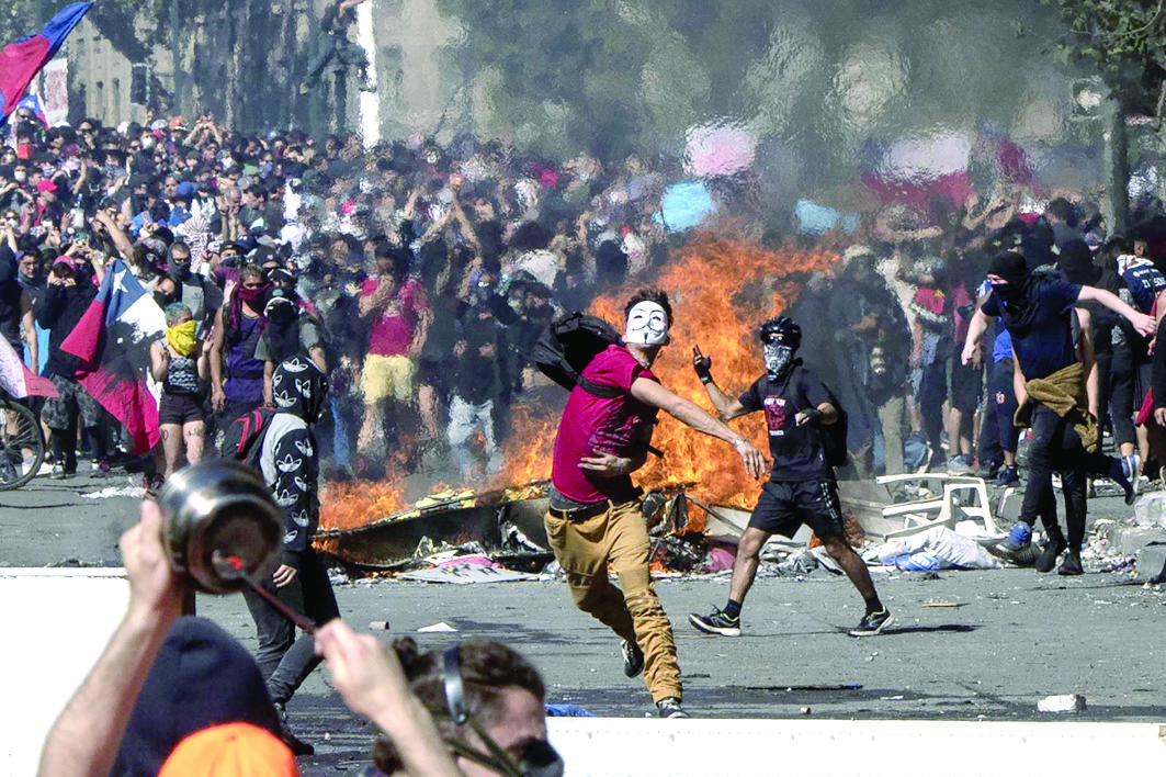 Muertos en Chile suman  42 por represión militar