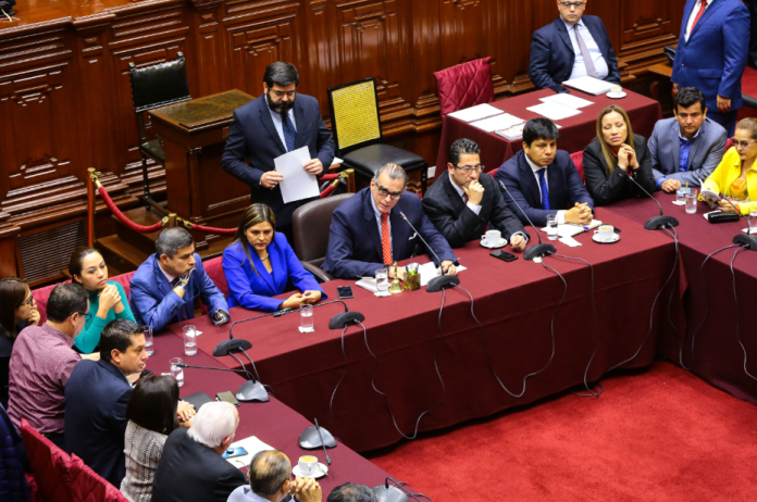 Critican adelanto de opinión de tres magistrados del TC - La Razón