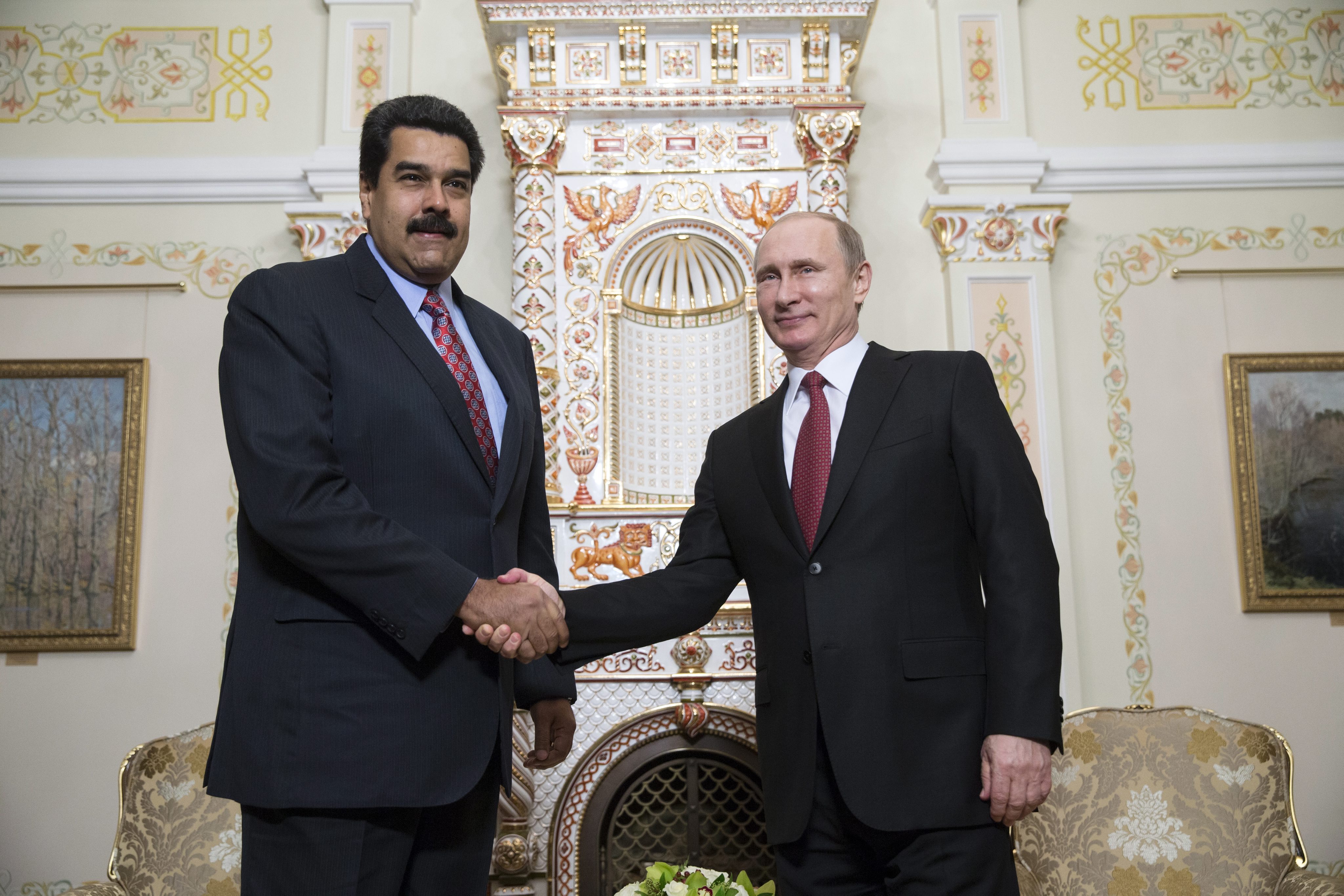 Rusia inyecta cientos de  mlls. dólares a Venezuela