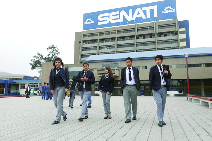 Mitsui premia con becas a 318 alumnos de SENATI