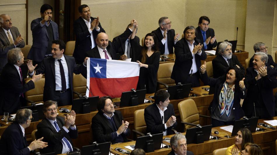 Aprueban plebiscito para nueva Constitución de Chile