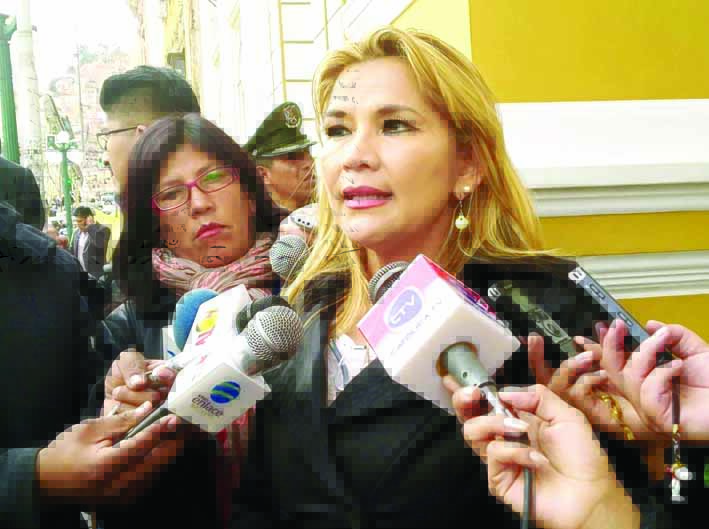 Una mujer asumiría la  presidencia de Bolivia