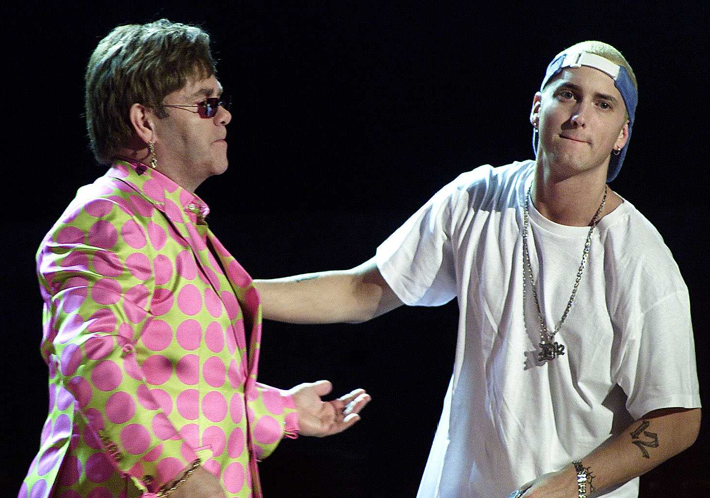 Elton John salvó de la muerte a Eminem