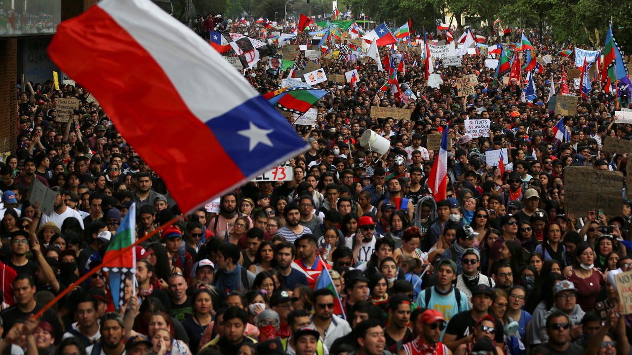 Chile: miles marchan en Santiago en contra del Gobierno de Piñera
