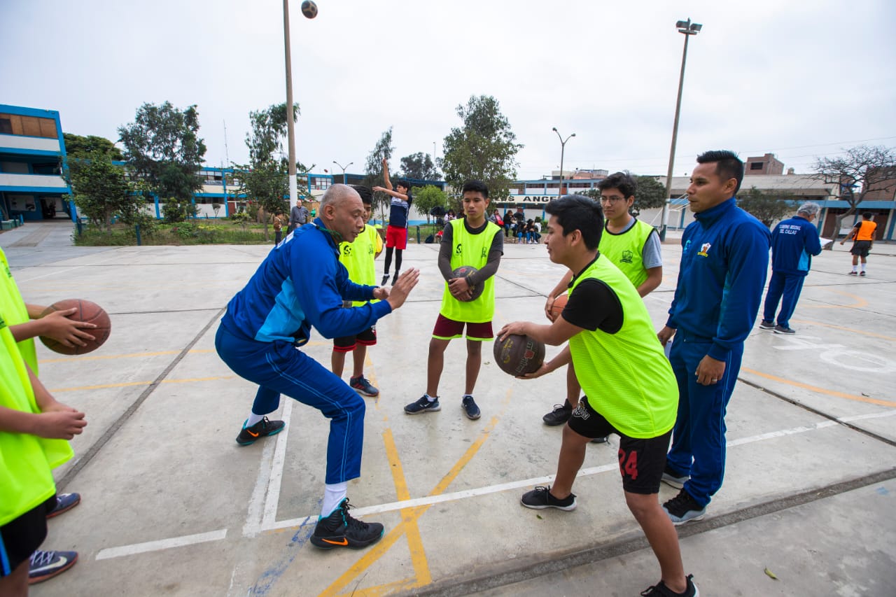 Más de 9 mil escolares chalacos practican deportes alejados de la violencia