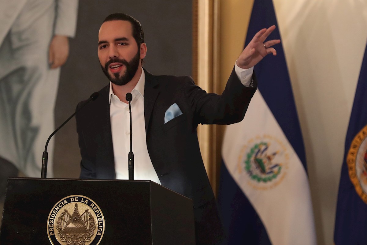El Salvador expulsa a todos los diplomáticos de Maduro
