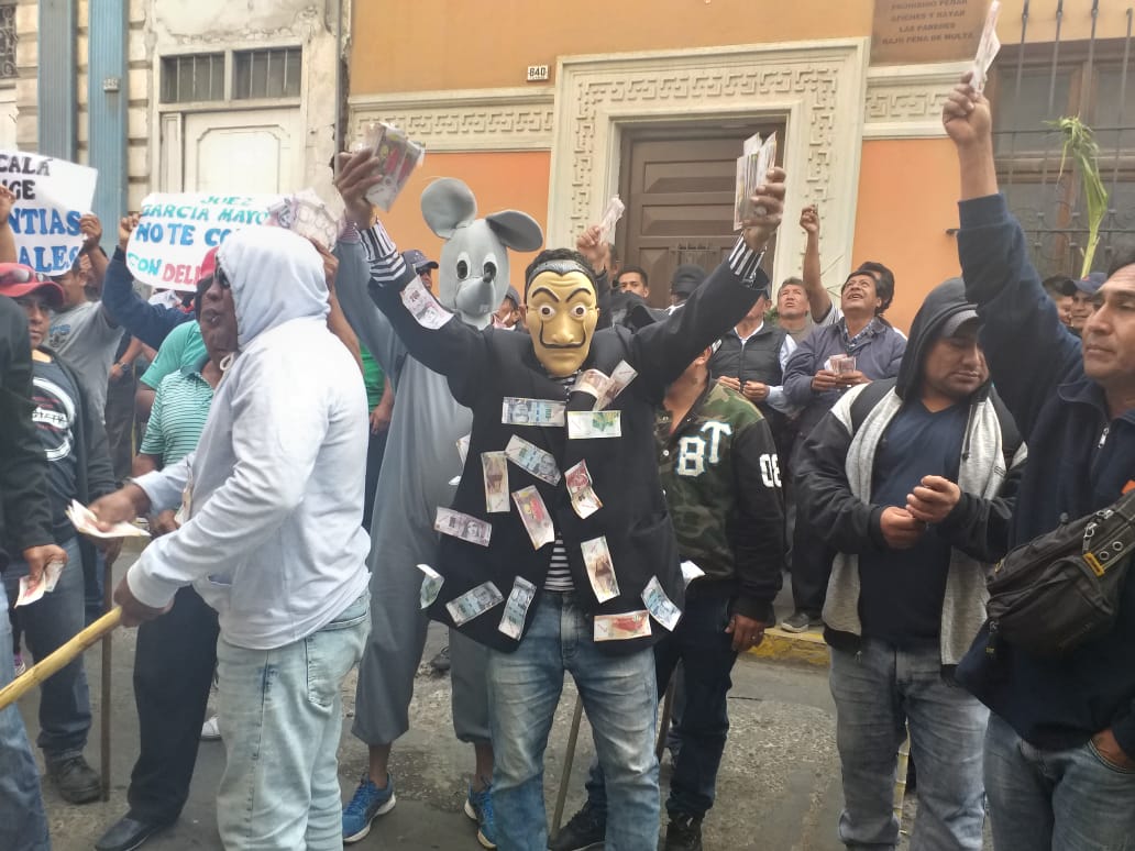 Protestan contra juez Juan García Mayorga